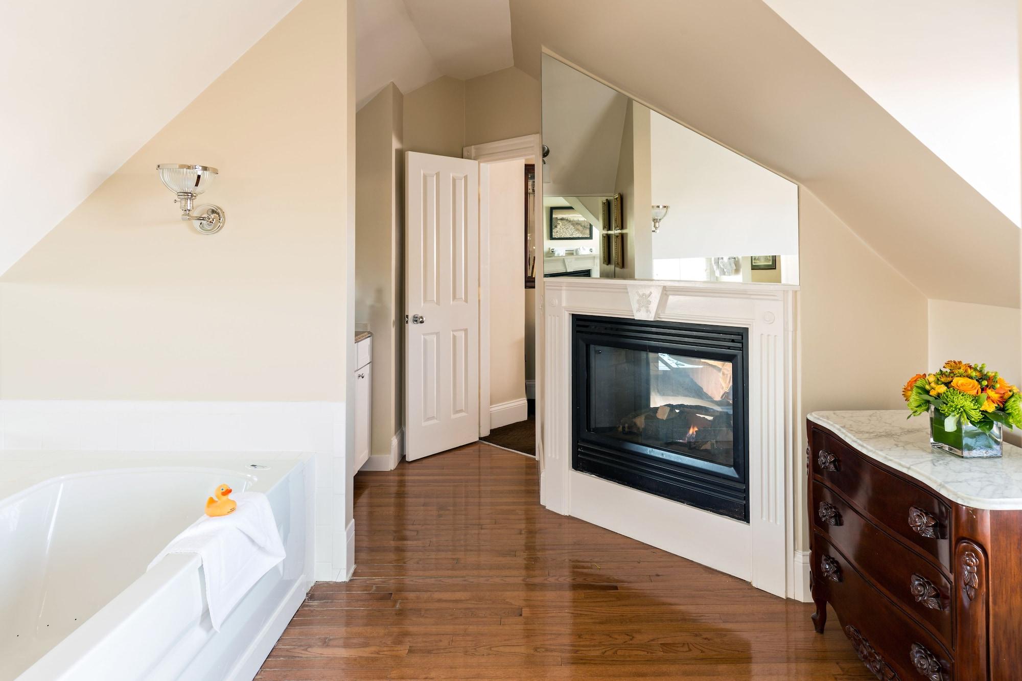Crowne Pointe Historic Inn Adults Only Provincetown Extérieur photo